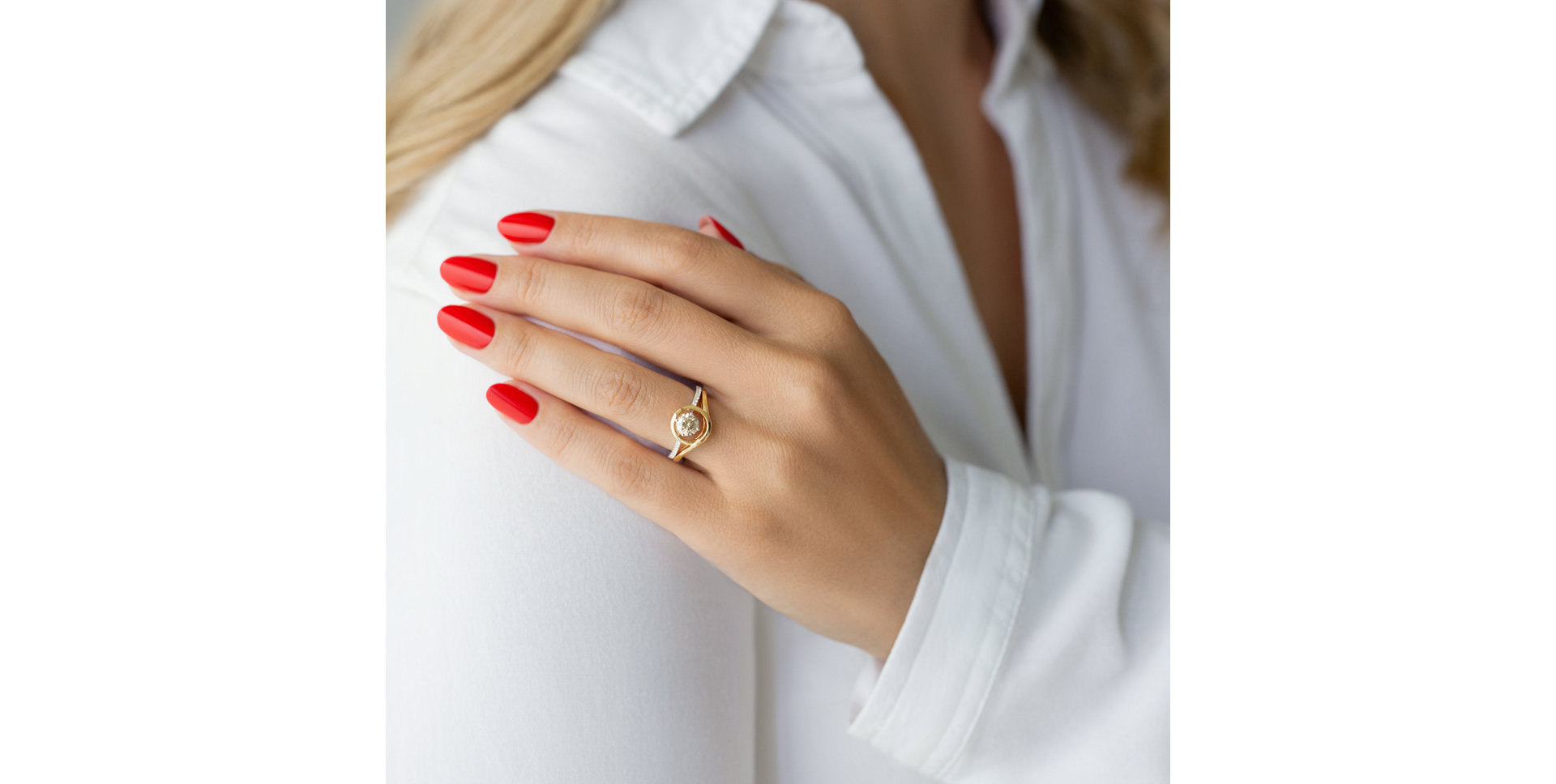 Prsten s bílými a hnědými diamanty Vensalia