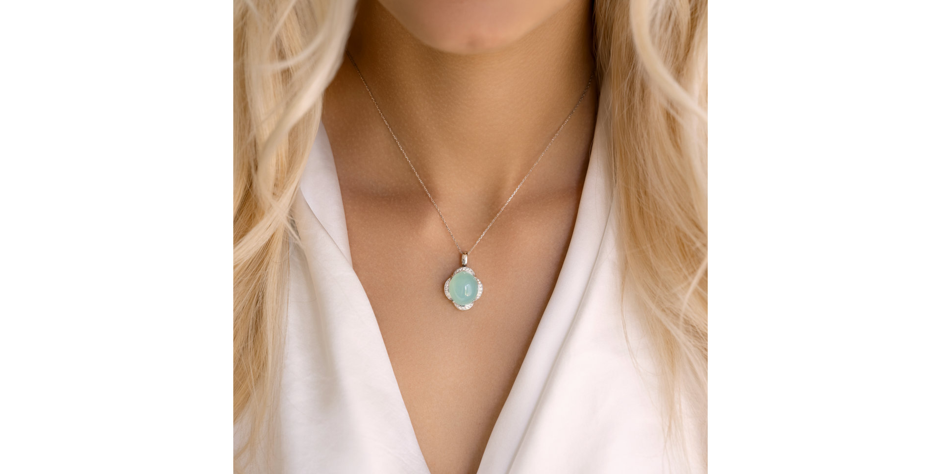 Přívěs s chalcedonem a diamanty Geranium Gems