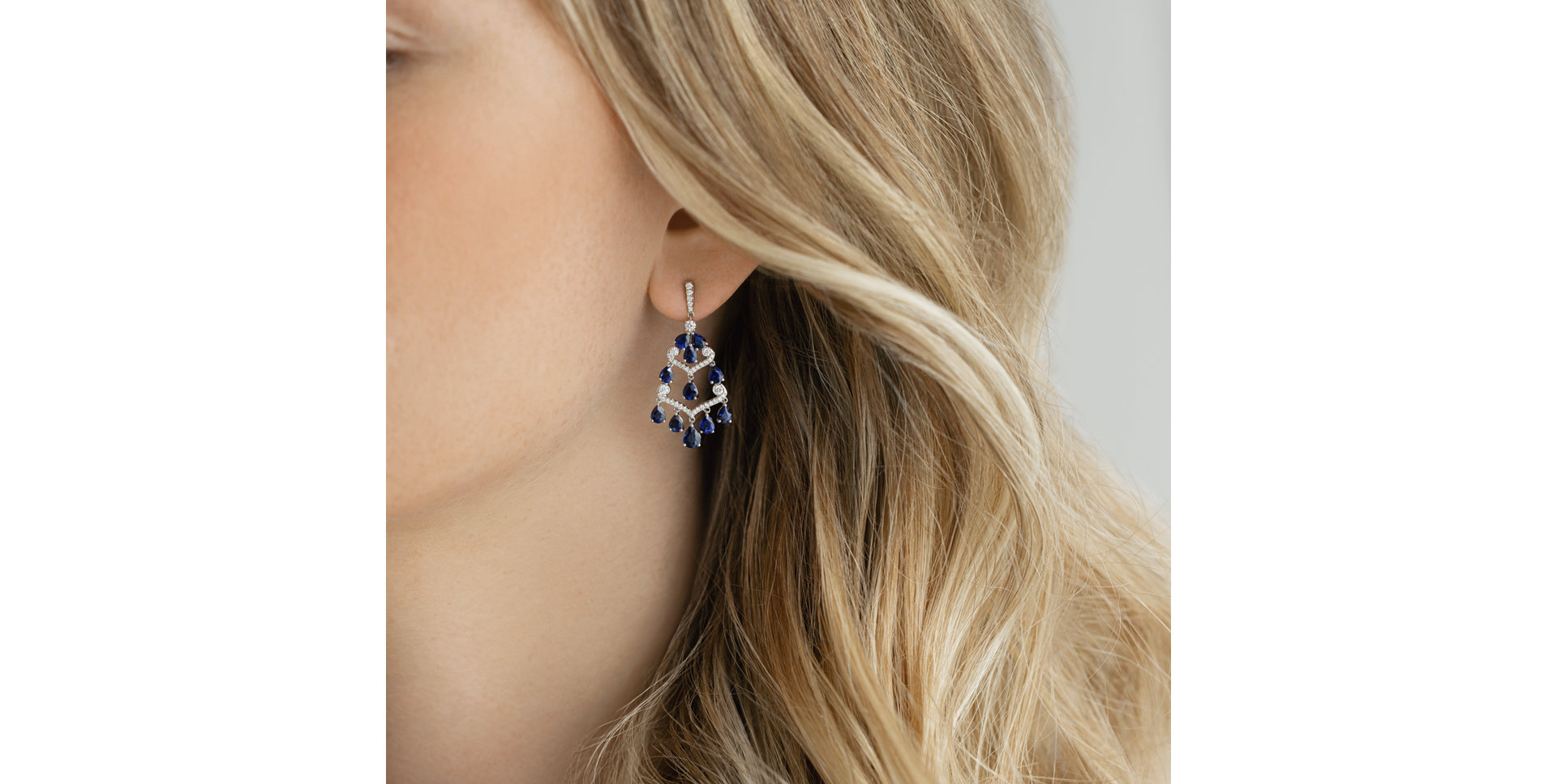 Náušnice s diamanty a safírem Kehlani