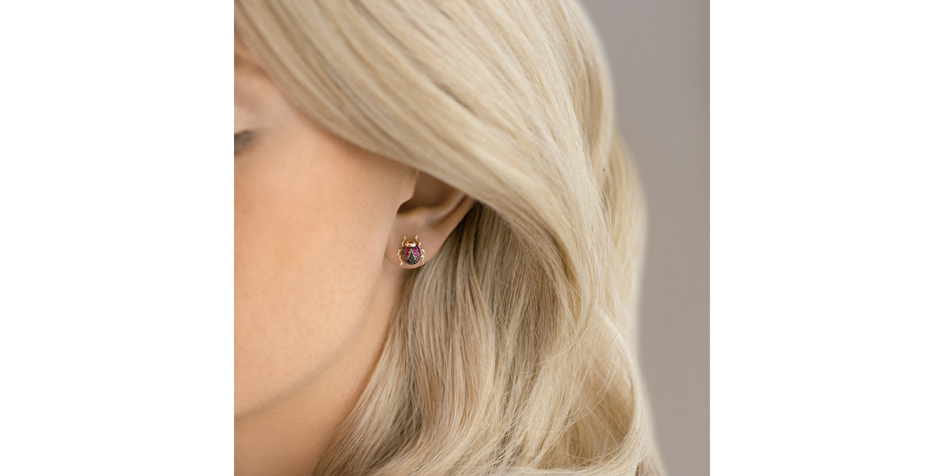 Náušnice s černými diamanty a rubíny Cute Bug