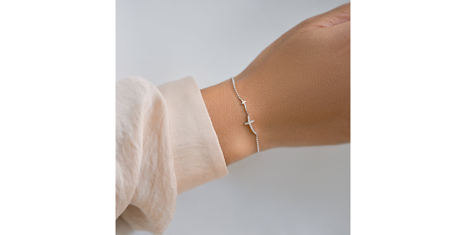 Náramek s diamanty Cross of Shadows