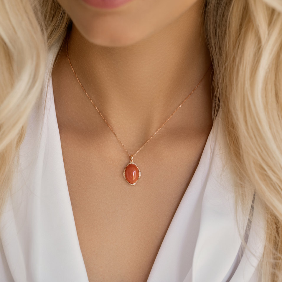 Přívěs s měsíčním kamenem a diamanty Supermoon