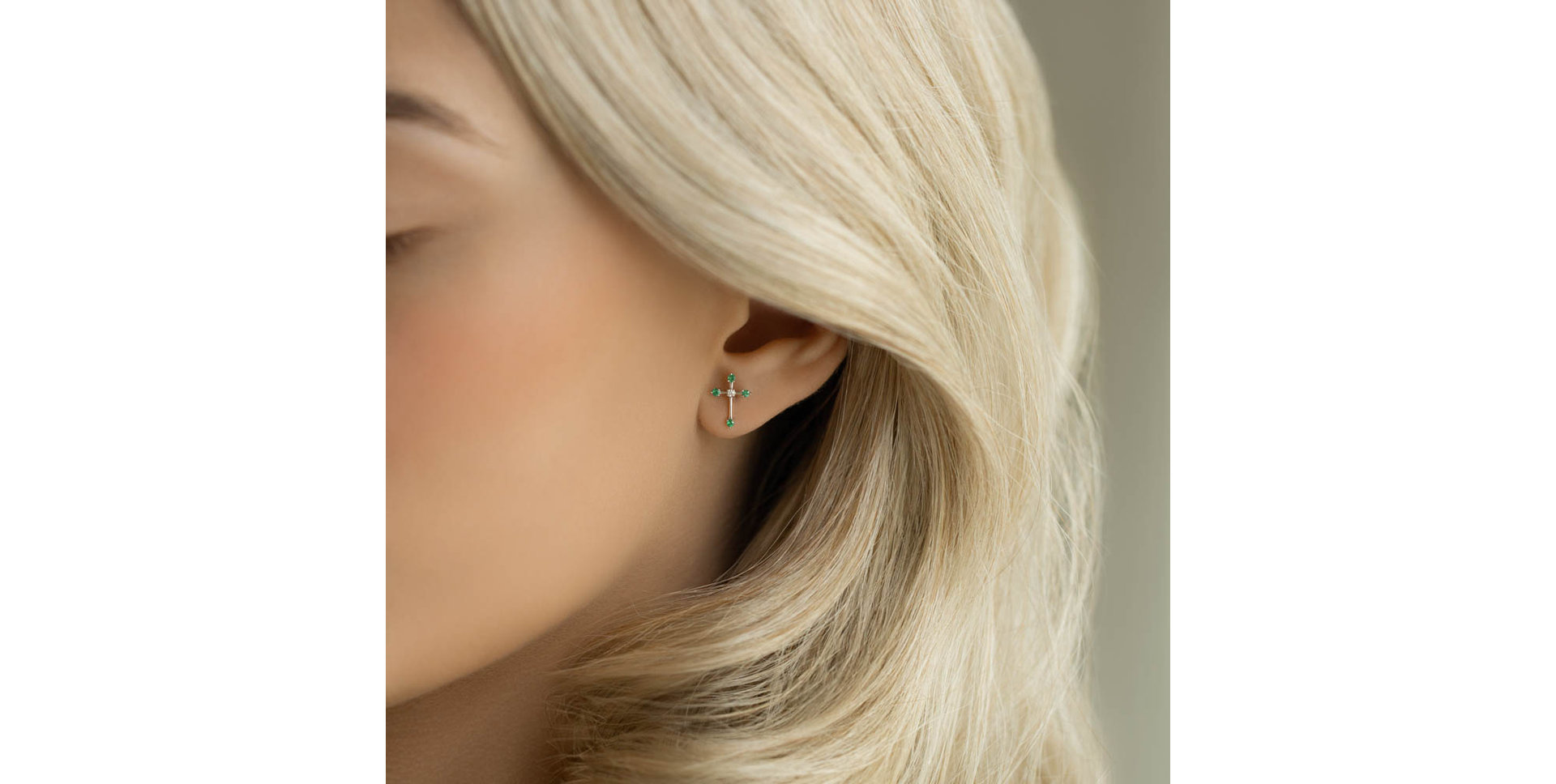 Náušnice s diamantem a smaragdy Passion Cross