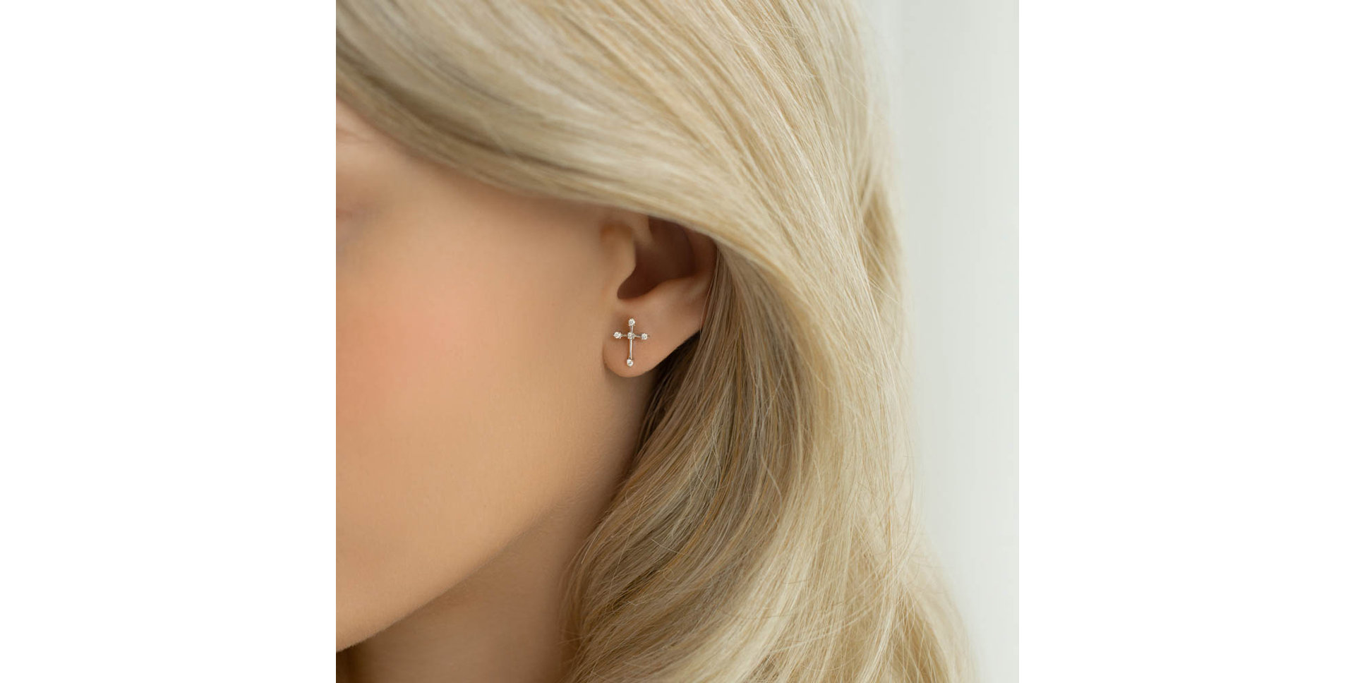 Náušnice s diamantem a rubíny Passion Cross